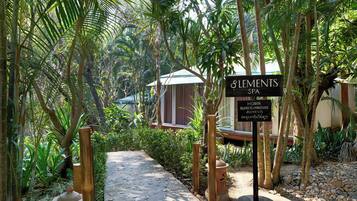 Couples treatment room(s), body treatments, deep-tissue massages