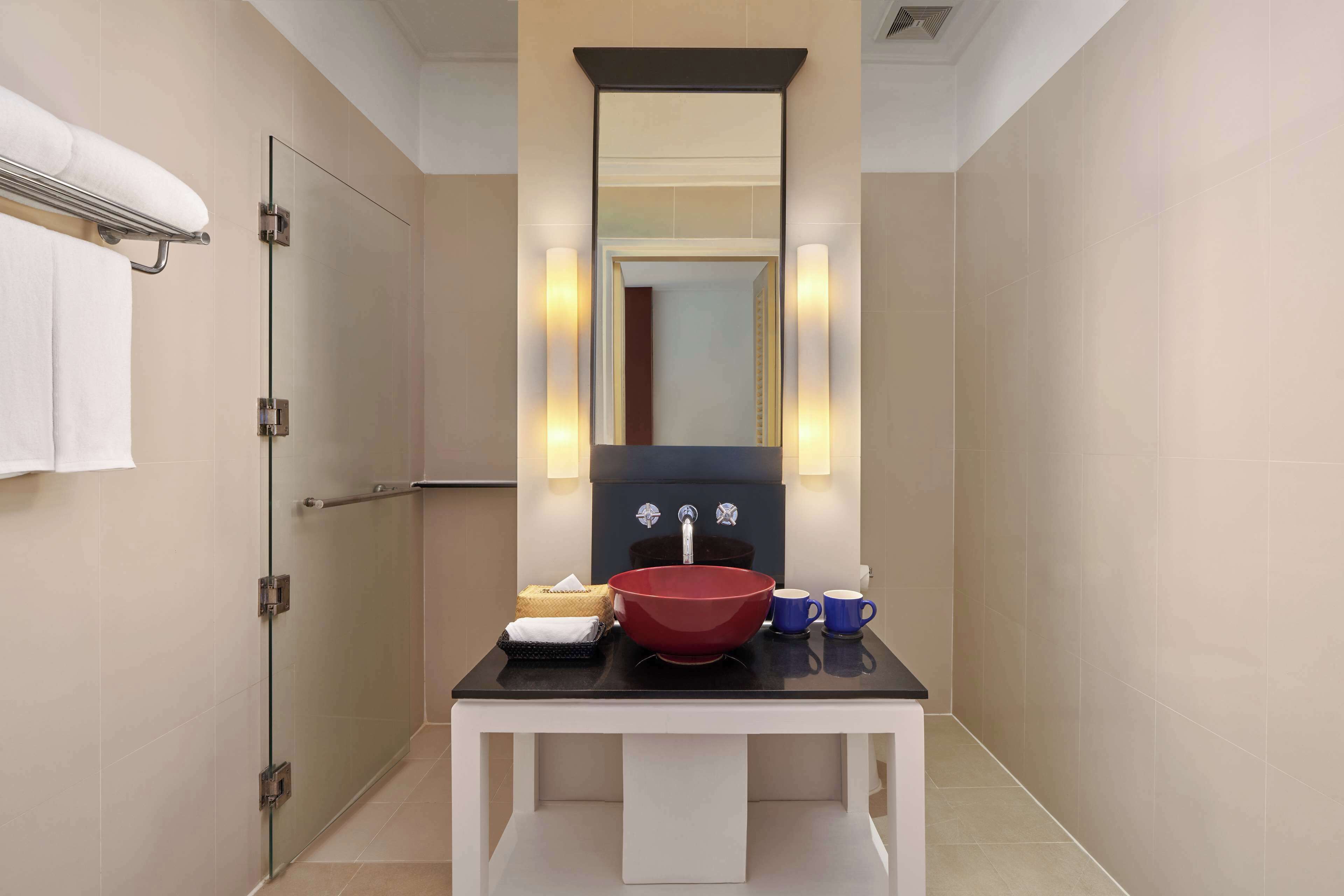 residence double | bathroom | free toiletries, hair dryer, bathrobes, slippers