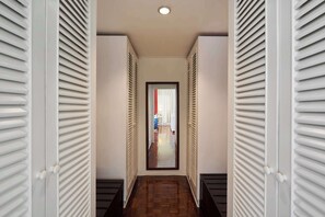 Laos suite