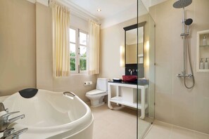 Maison suite | Bathroom