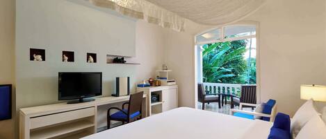 Garden Wing King - Pool View | In-room safe, desk, iron/ironing board, free WiFi