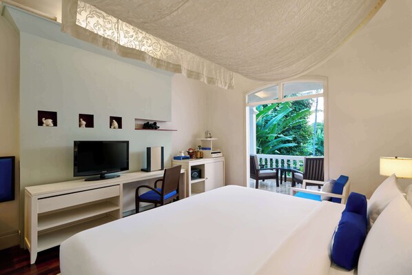 Garden Wing King - Pool View | In-room safe, desk, iron/ironing board, free WiFi