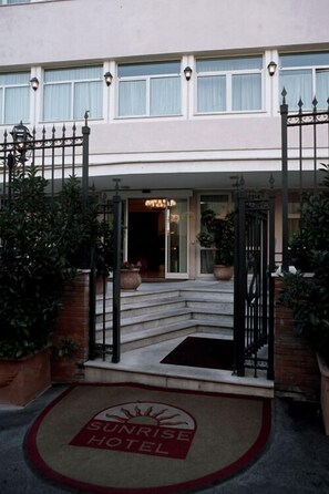 Property entrance - Sunrise Hotel (Rome)