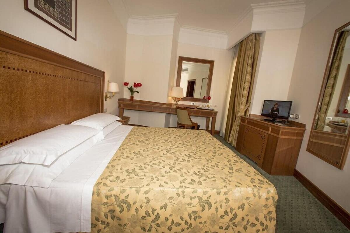 Minibar, in-room safe, desk, soundproofing