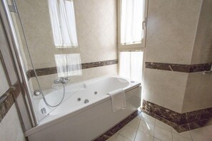 Minibar, in-room safe, desk, soundproofing - Sunrise Hotel (Rome)