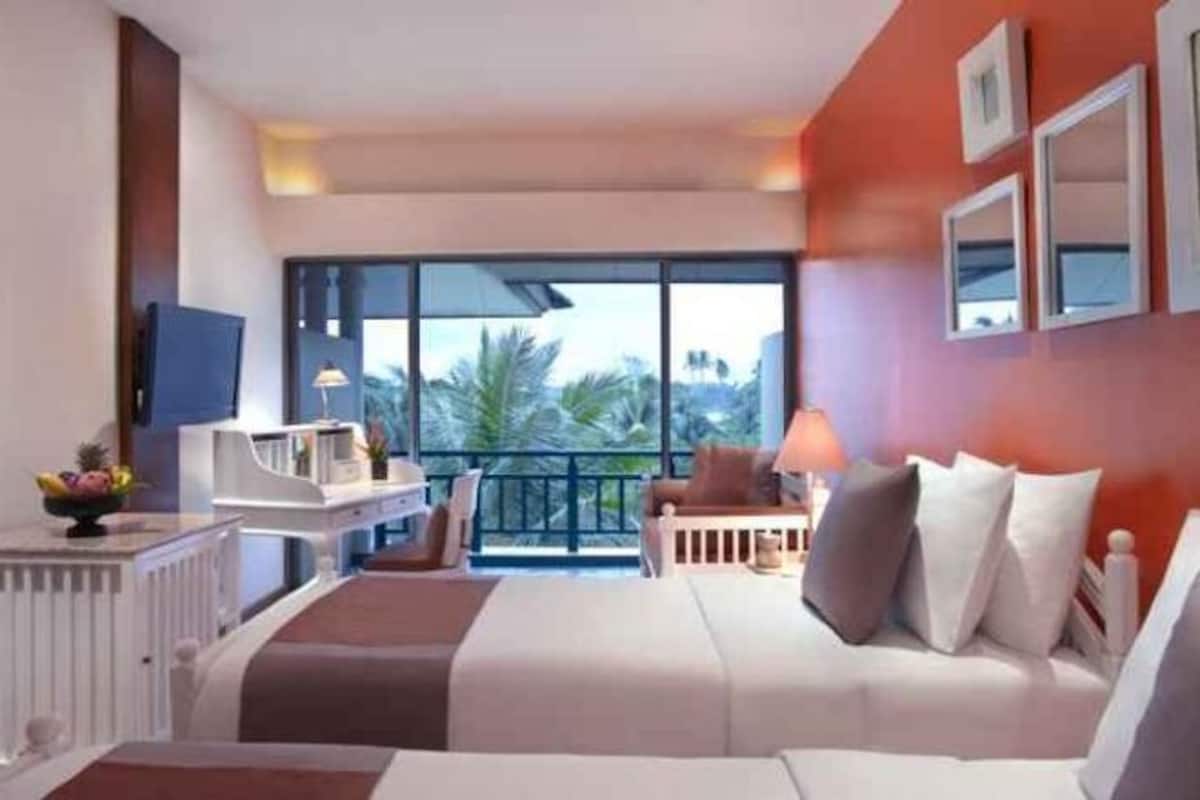 Artículos del minibar gratis y caja de seguridad en la habitación