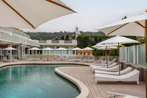 Seasonal outdoor pool, pool umbrellas