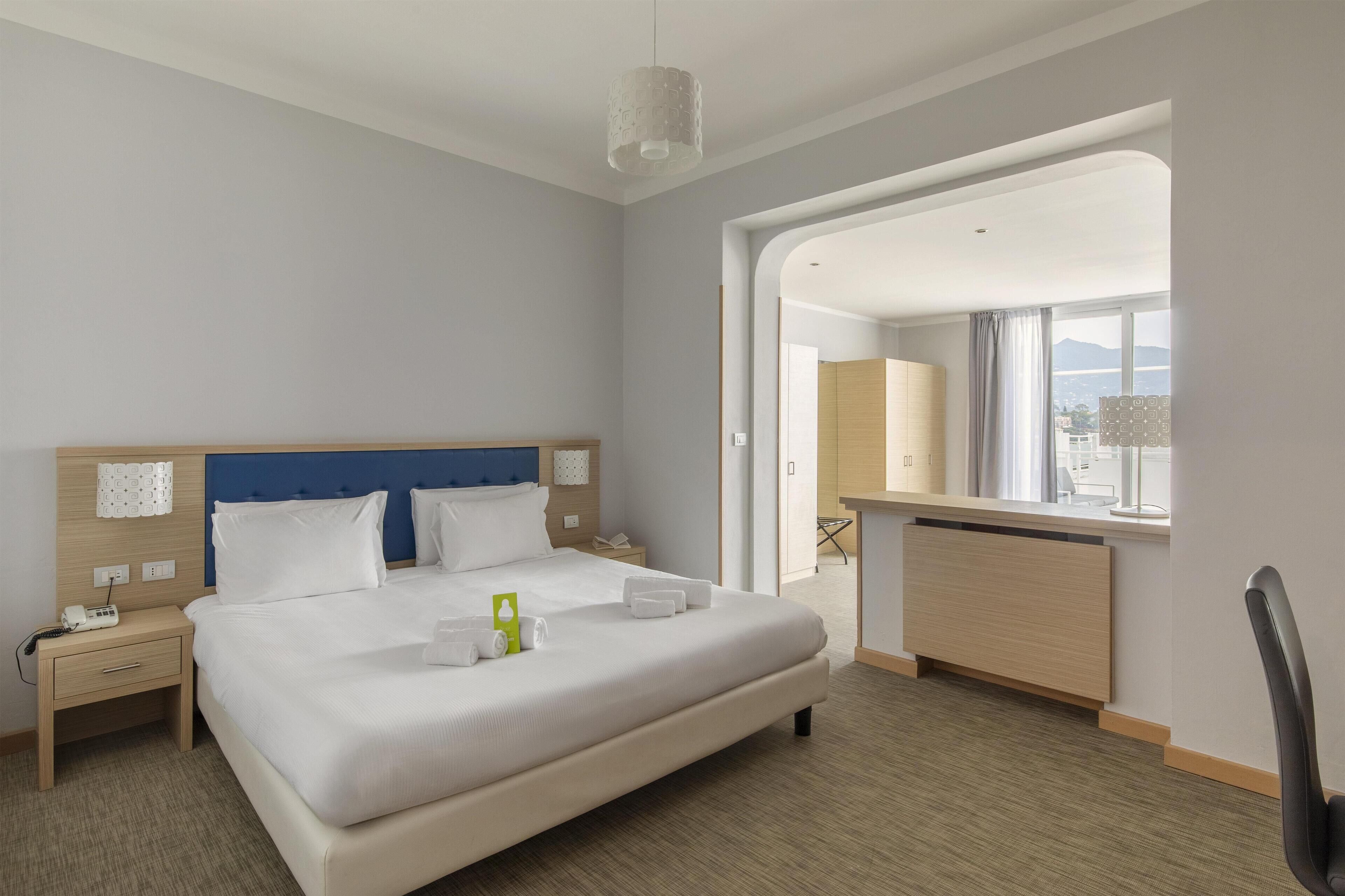 Junior Suite | Down comforters, in-room safe, desk, laptop workspace