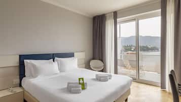 Standard-Doppelzimmer, Meerblick | Daunenbettdecken, Zimmersafe, Schreibtisch