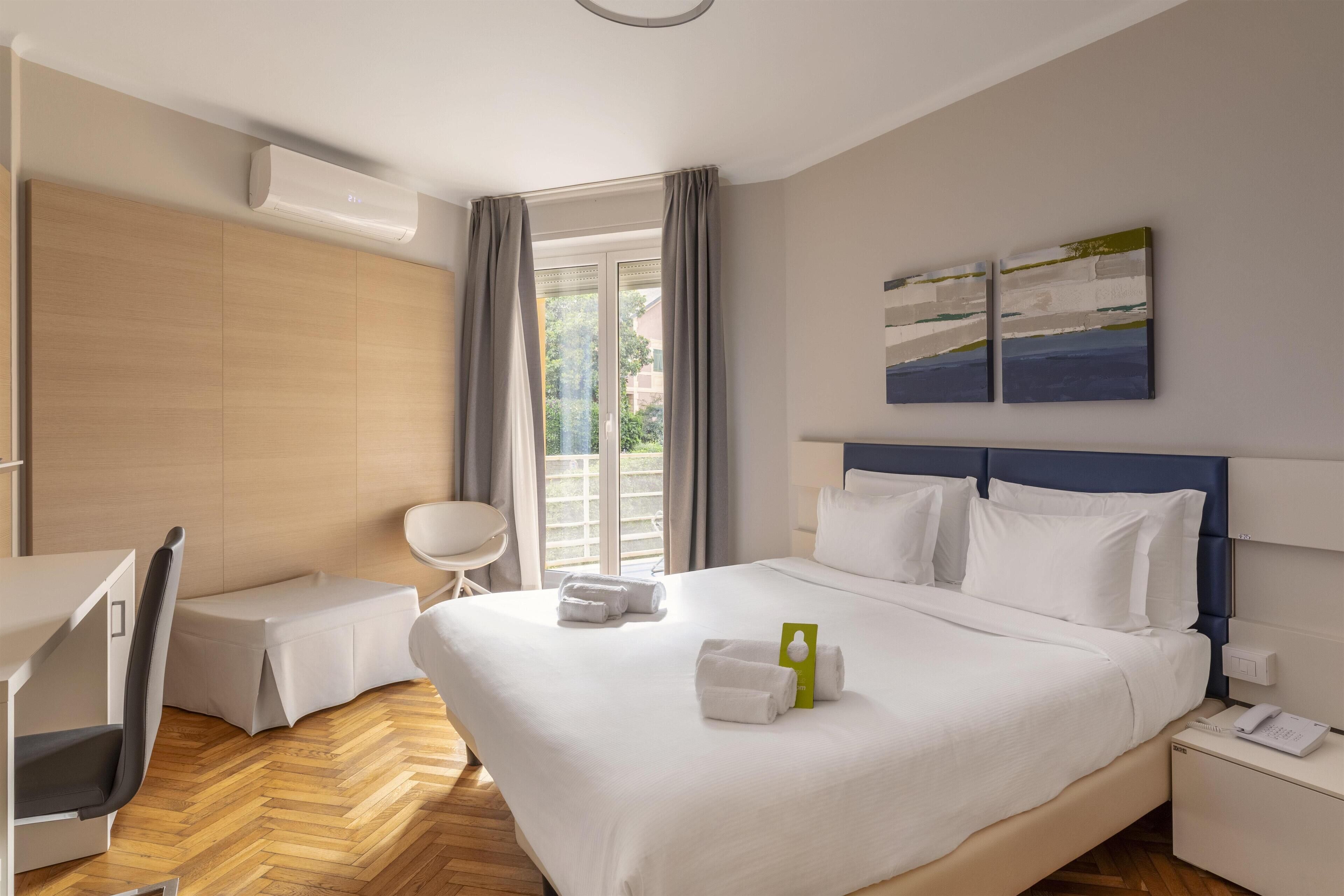 Deluxe Double Room | Down comforters, in-room safe, desk, laptop workspace