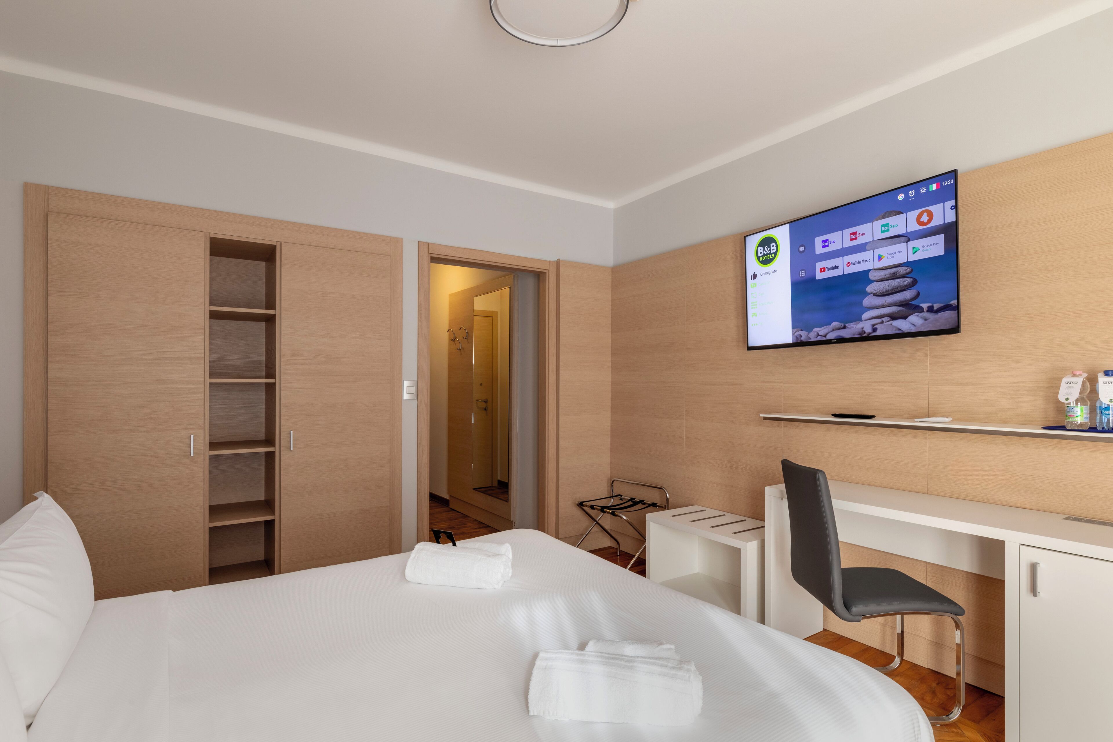 Couette en duvet d'oie, coffres-forts dans les chambres, bureau