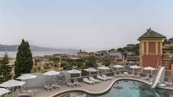 Seasonal outdoor pool, pool umbrellas