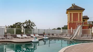 Seasonal outdoor pool, pool umbrellas