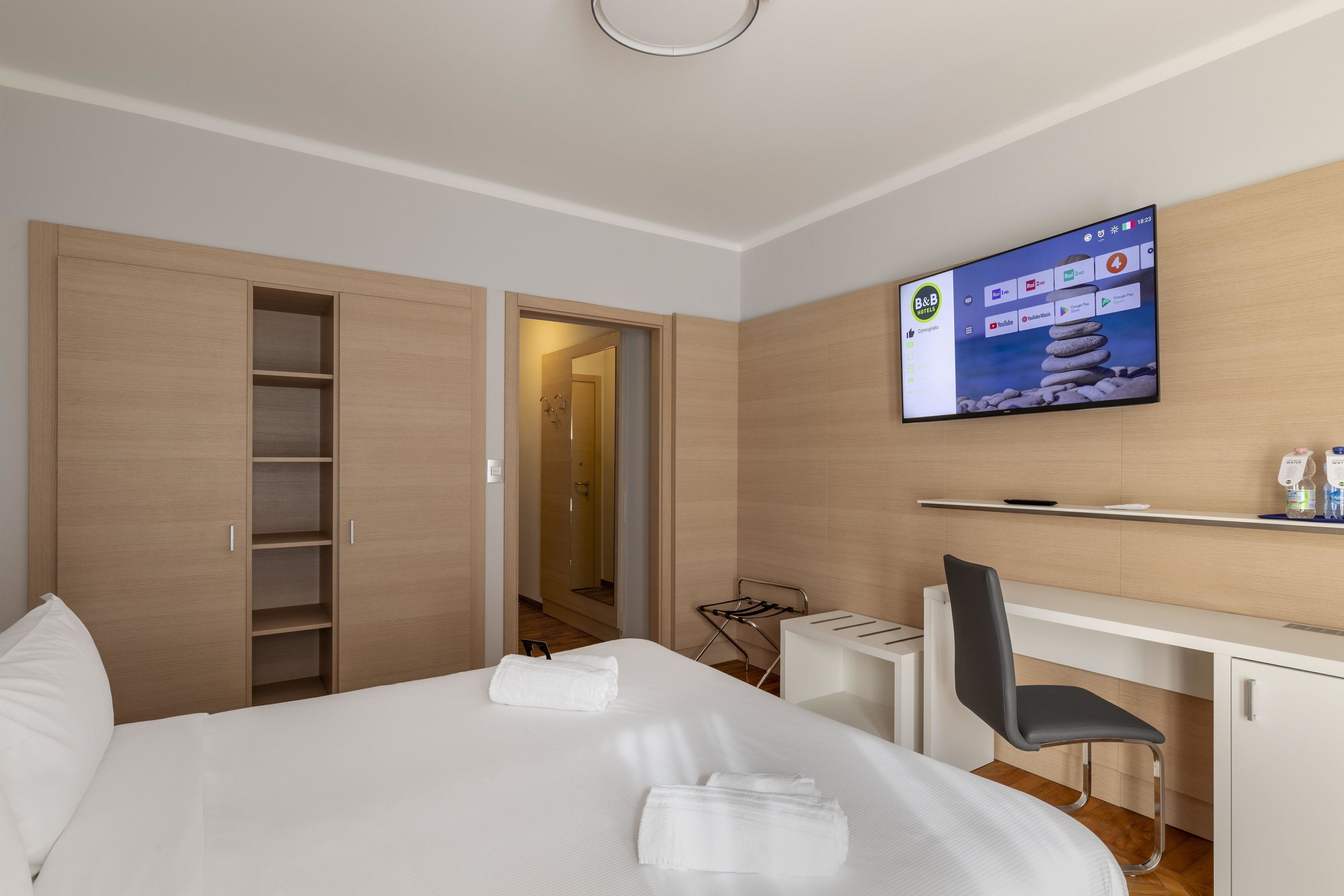 Couette en duvet d'oie, coffres-forts dans les chambres, bureau