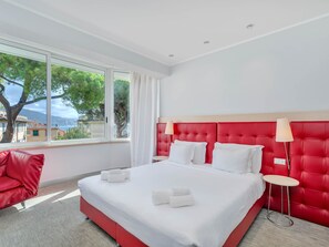 Daunenbettdecken, Zimmersafe, Schreibtisch