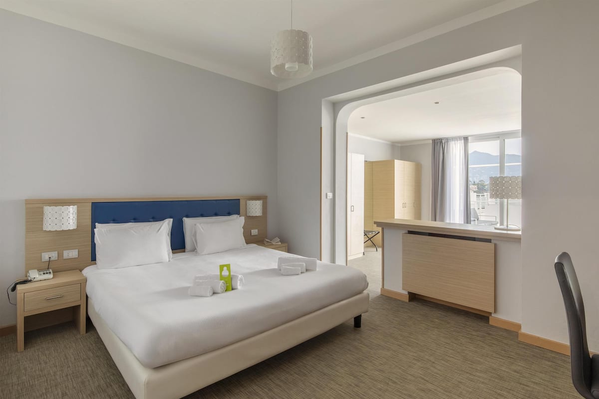 Junior Suite | Down comforters, in-room safe, desk, laptop workspace