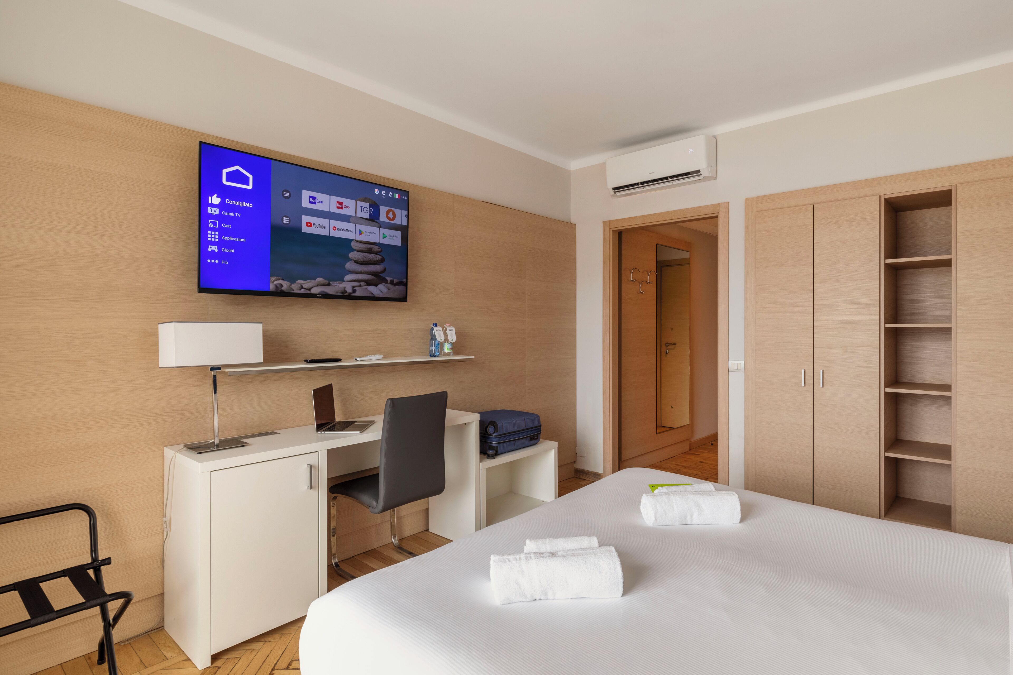 Standard Double Room, Sea View | Down duvets, in-room safe, desk, laptop workspace