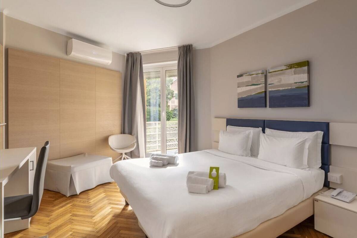 Couette en duvet d'oie, coffres-forts dans les chambres, bureau
