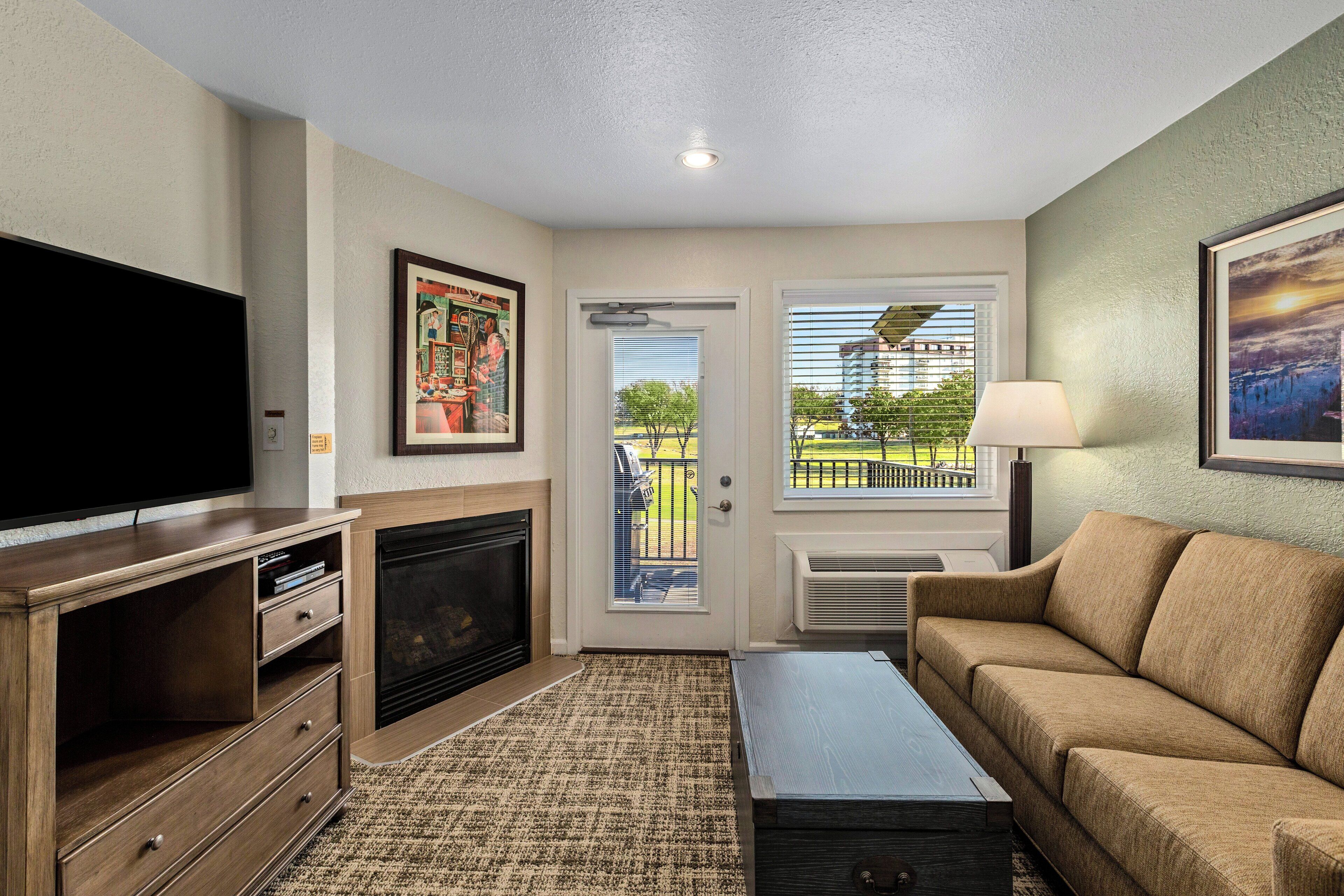 Standard Studio, Non Smoking, Kitchenette | Living room | LCD TV, fireplace