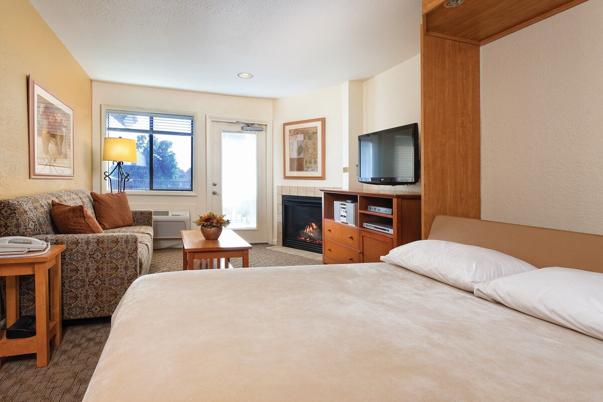 Iron/ironing board, WiFi (surcharge), bed sheets