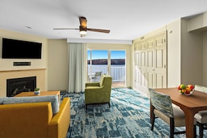 Standard Condo, 1 Bedroom, Non Smoking, Kitchen | Living area