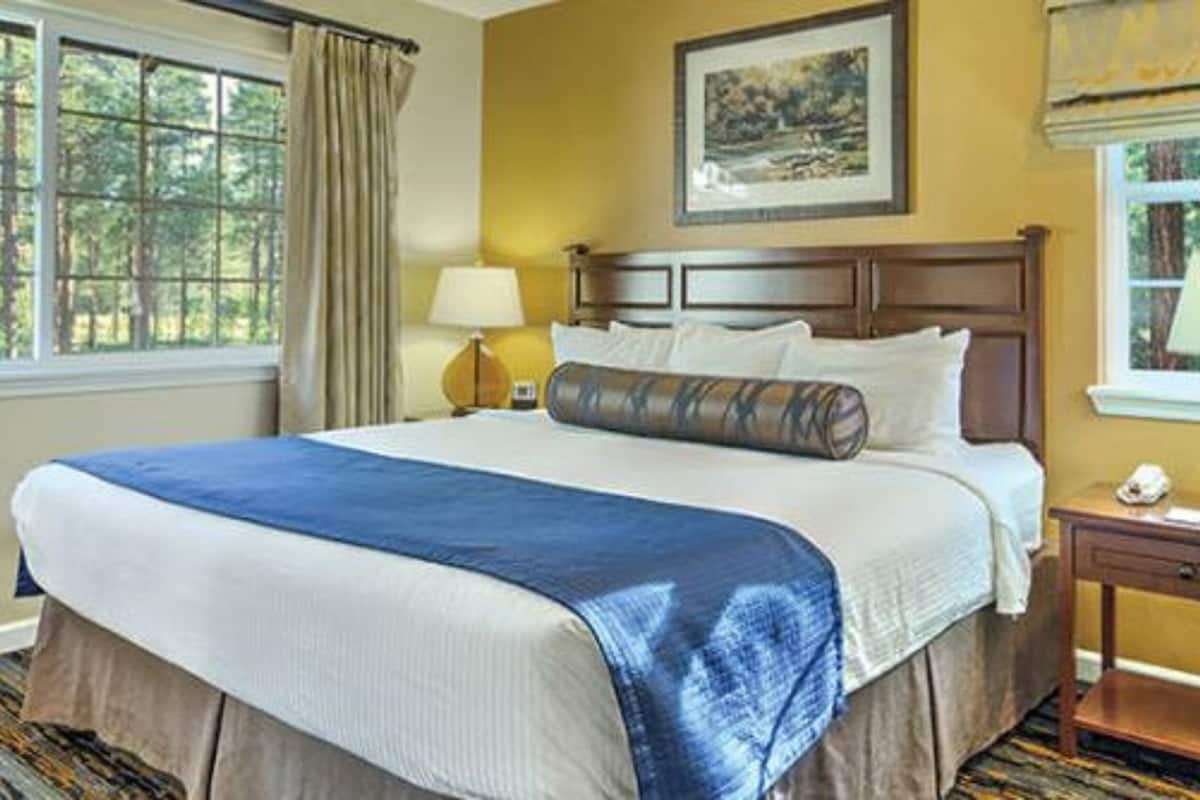 Iron/ironing board, WiFi (surcharge), alarm clocks, bed sheets