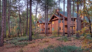 A log cabin with multiple levels, surrounded by a forest. - WorldMark Pinetop (Pinetop)