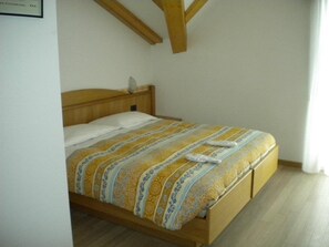 Quadruple Room, Mountain View | In-room safe, desk, free cribs/infant beds, free WiFi - Hotel Panorama (Vermiglio)