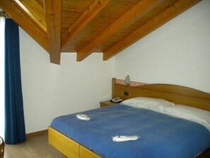 In-room safe, desk, free cots/infant beds, free WiFi - Hotel Panorama (Vermiglio)