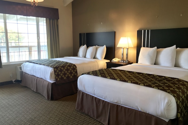 1 bilik tidur, meja, langsir/tirai gelap terus, seterika/papan seterika