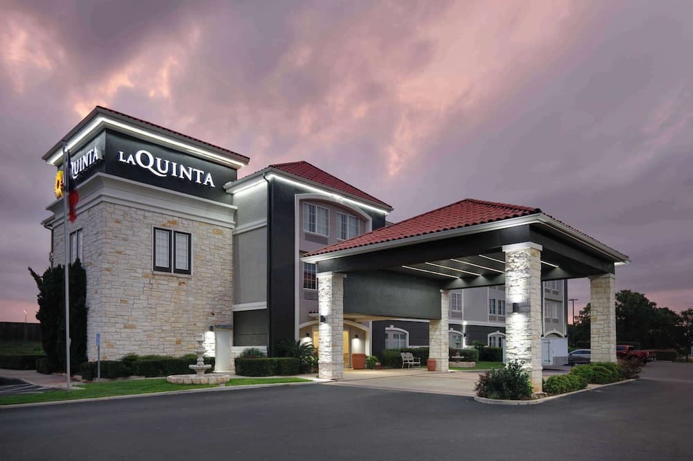 La Quinta Inn & Suites by Wyndham Fredericksburg
