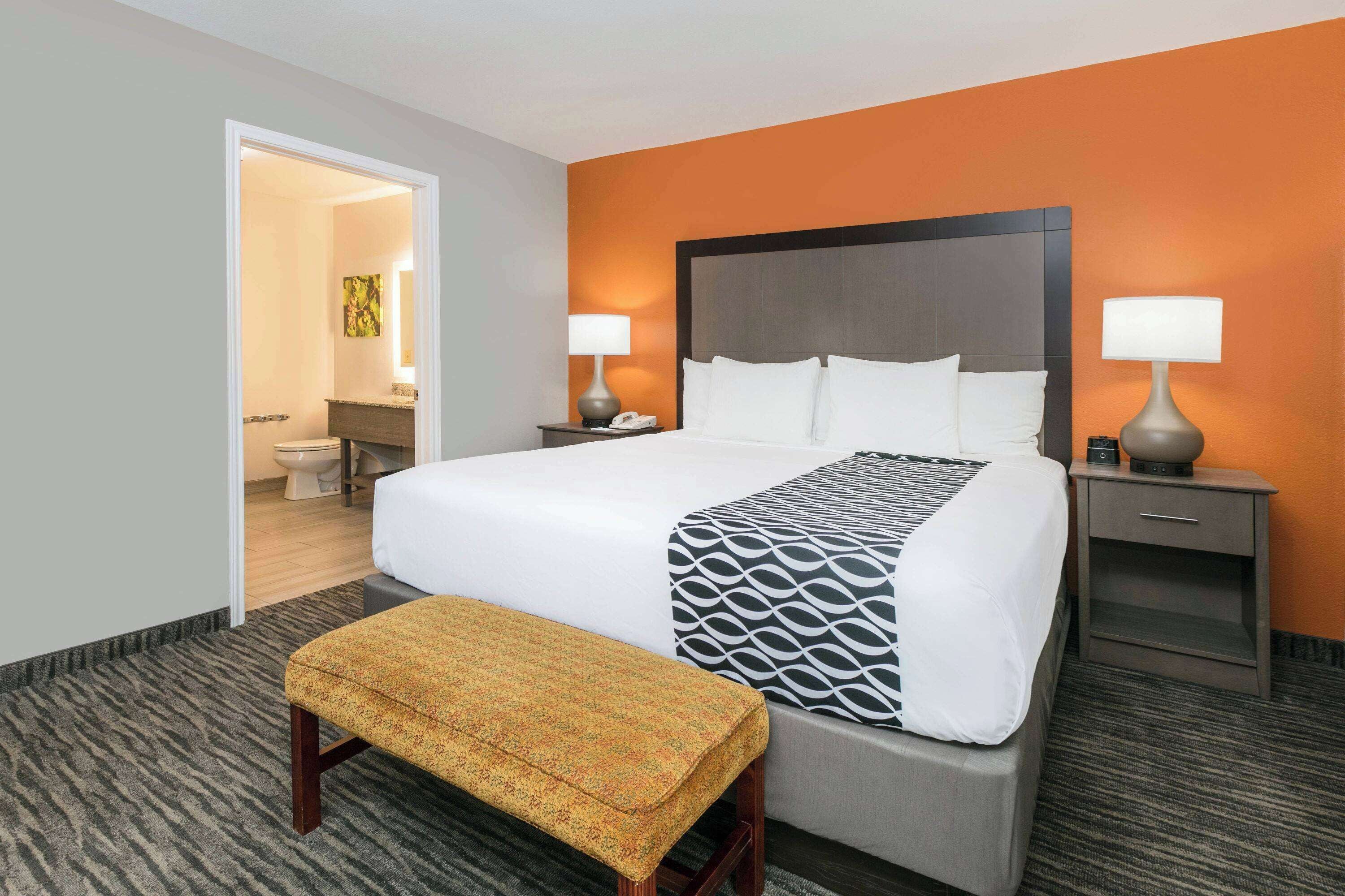 Seprai premium, meja kerja, dan setrika/meja setrika