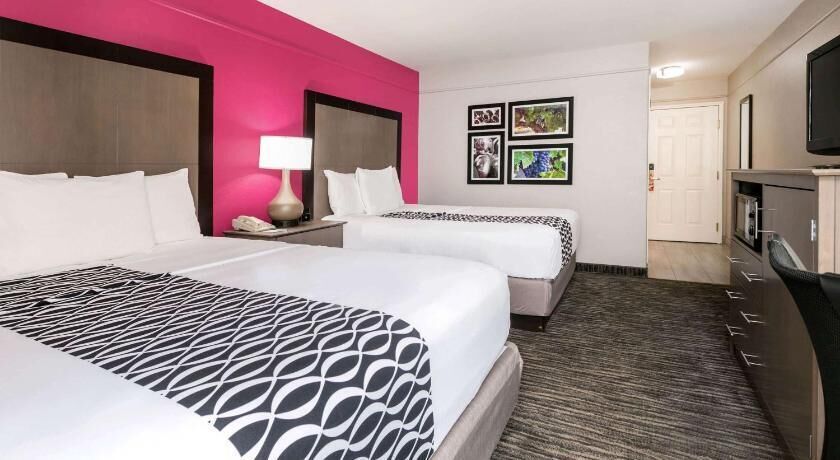 Ropa de cama de alta calidad y escritorio 