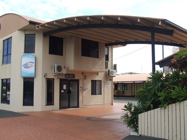 Property entrance - Harbour City Motel (Gladstone)