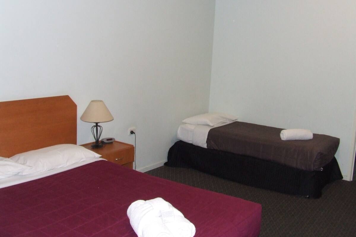 Family Room | Cribs (free), WiFi (free)