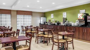 Tägliches inbegriffenes kontinentales Frühstück