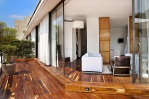 Suite (Top) | Luxe beddengoed, een minibar, een kluis op de kamer, een bureau