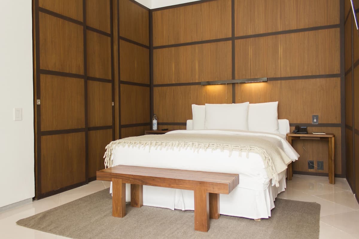 Premium bedding, minibar, in-room safe, desk