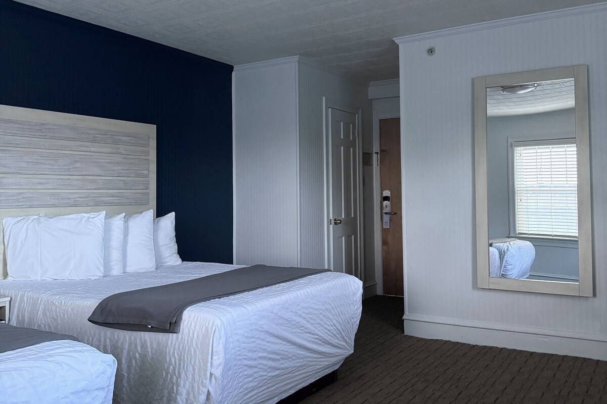 Basic Double Room | Iron/ironing board, free WiFi, bed sheets, alarm clocks