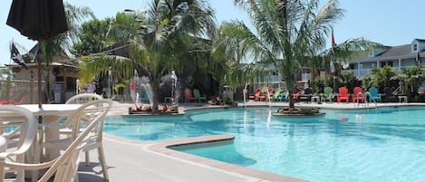 Piscine couverte, piscine extérieure (ouverte en saison)