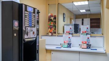 Daily continental breakfast (EUR 4.5 per person)