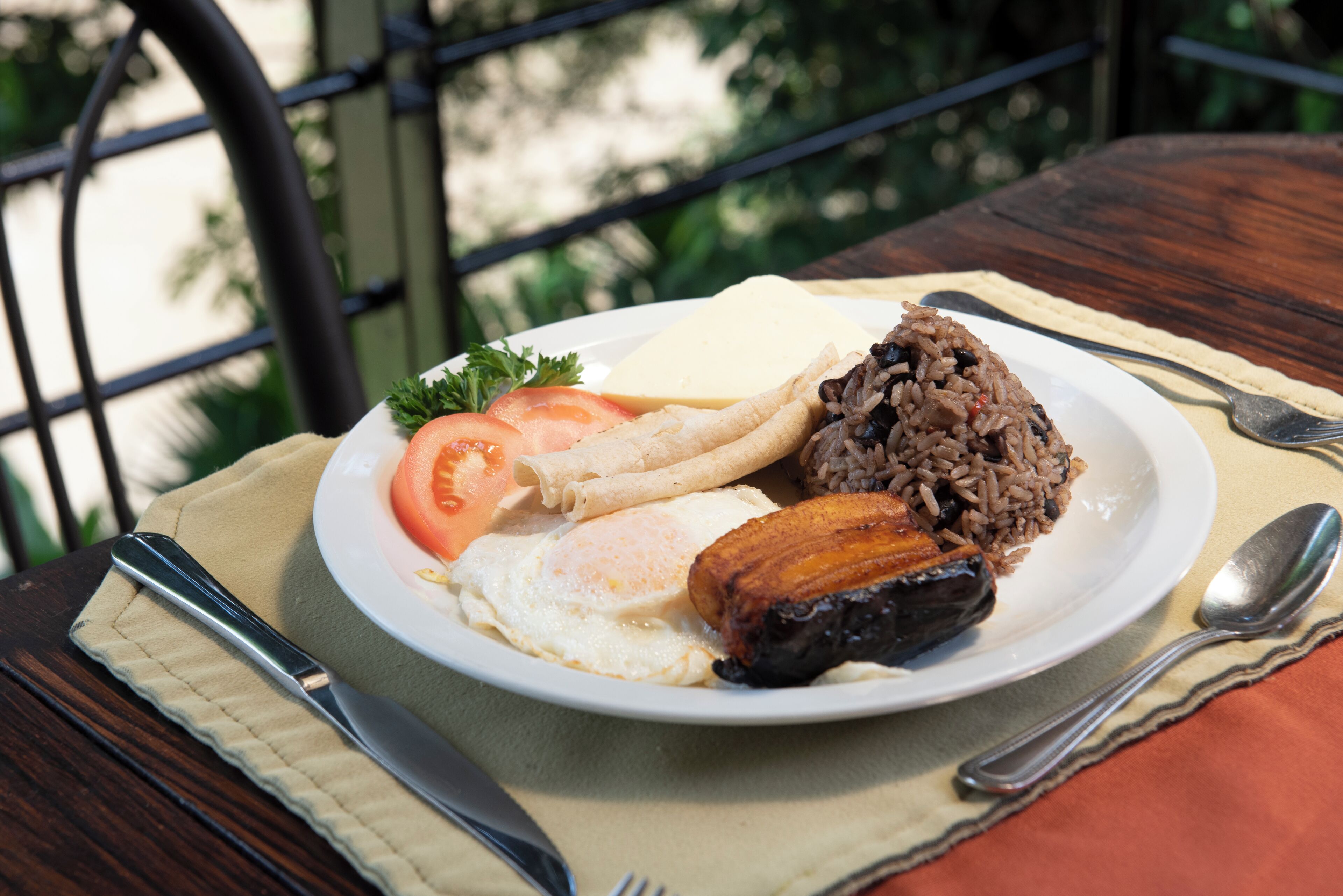 free daily self-service breakfast