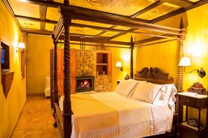 Superior Double Room (Deluxe) | Down comforters, memory foam beds, minibar, in-room safe - La Casa del Rector Hotel Spa (Almagro)