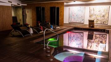 Sauna, bain à remous, soins corporels, soins d'hydrothérapie