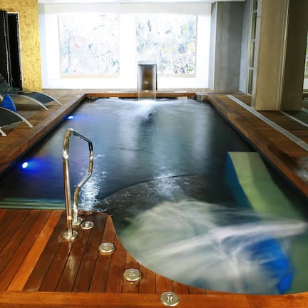 Sauna, hot tub, body treatments, hydrotherapy, aromatherapy, body wraps