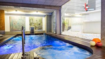 Sauna, bain à remous, soins corporels, soins d'hydrothérapie