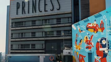 2 piscinas al aire libre (de 07:00 a 20:00), tumbonas