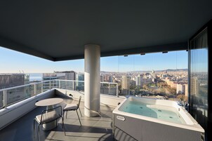 Quarto premium | Frigobar, cofres nos quartos, cortinas blackout