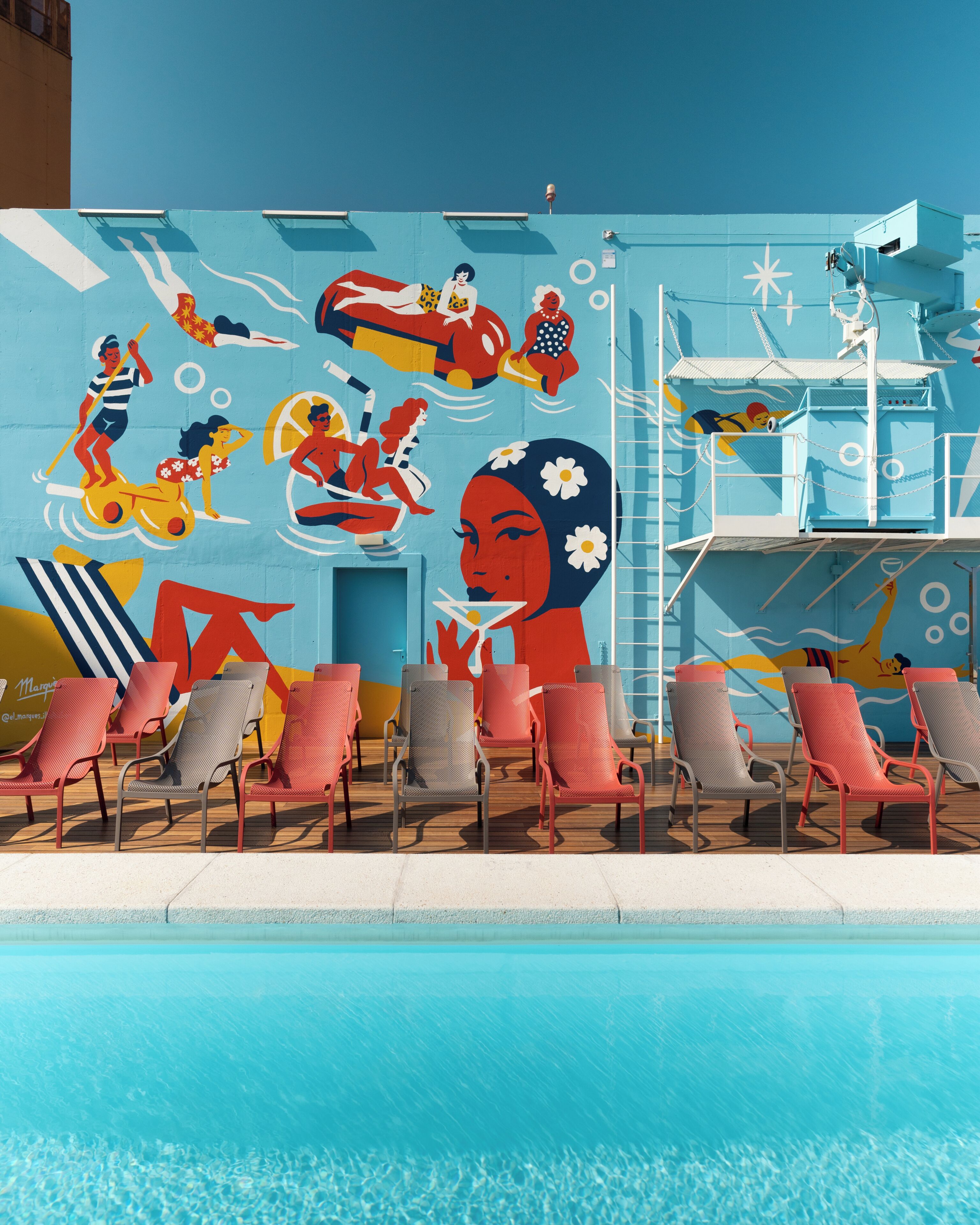 2 Außenpools, geöffnet von 07:00 Uhr bis 20:00 Uhr, Liegestühle