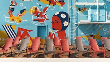 2 Außenpools, geöffnet von 07:00 Uhr bis 20:00 Uhr, Liegestühle